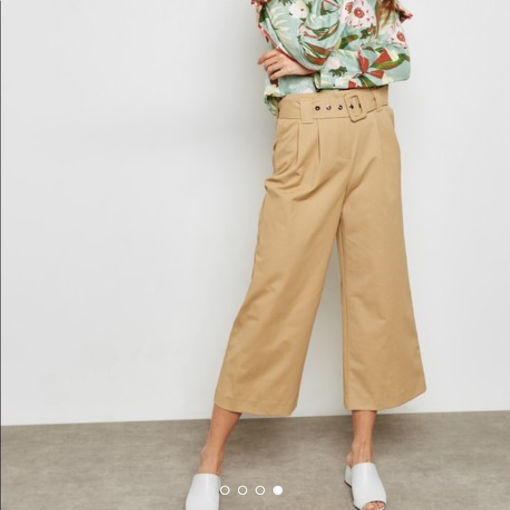 TOPSHOP Floral Print Ruffled Detail Top - Picture 6 of 8